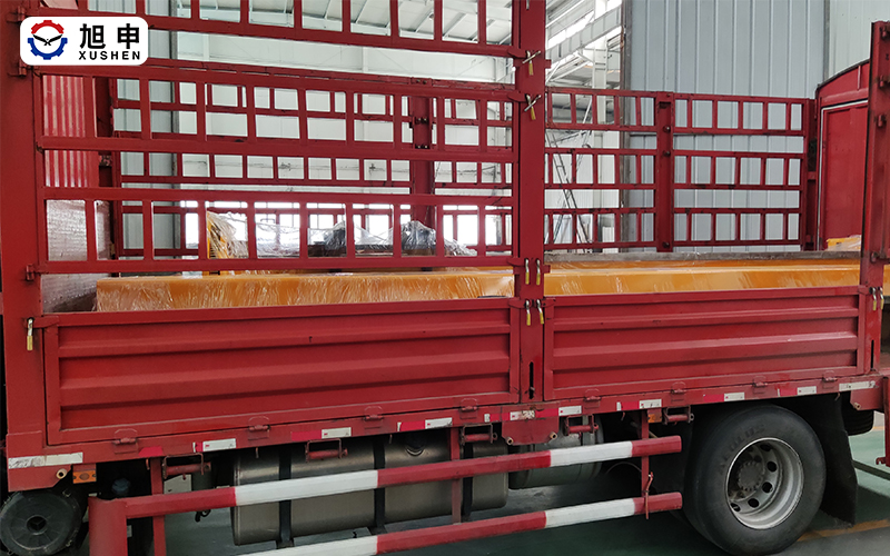 青島客戶(hù)訂購(gòu)的焊接操作機(jī)驗(yàn)收合格，裝車(chē)發(fā)往客戶(hù)現(xiàn)場(chǎng)